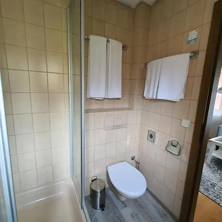 Πανσιόν Gaestehaus Und Cafe Zur Silbernen Kanne 3*