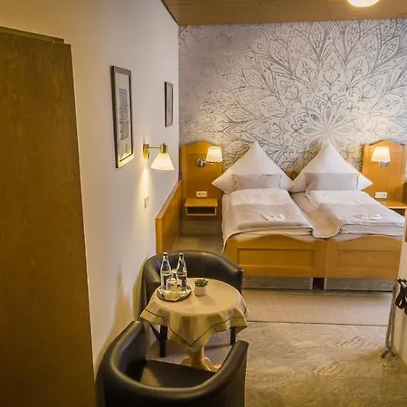 Πανσιόν Gaestehaus Und Cafe Zur Silbernen Kanne