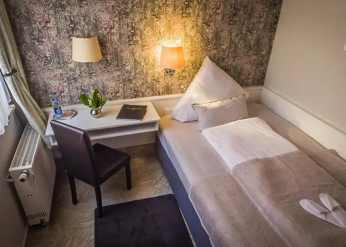 Konukevi Gaestehaus Und Cafe Zur Silbernen Kanne