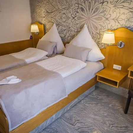 Gaestehaus Und Cafe Zur Silbernen Kanne *