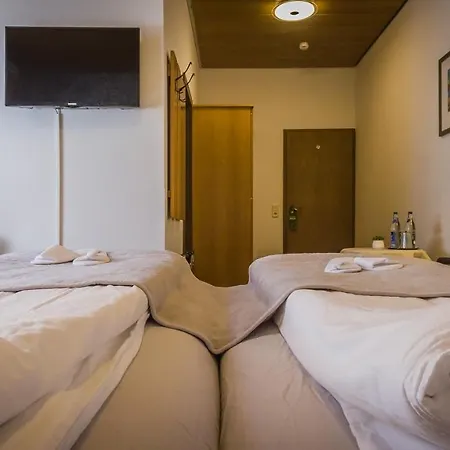 Gaestehaus Und Cafe Zur Silbernen Kanne בית הארחה